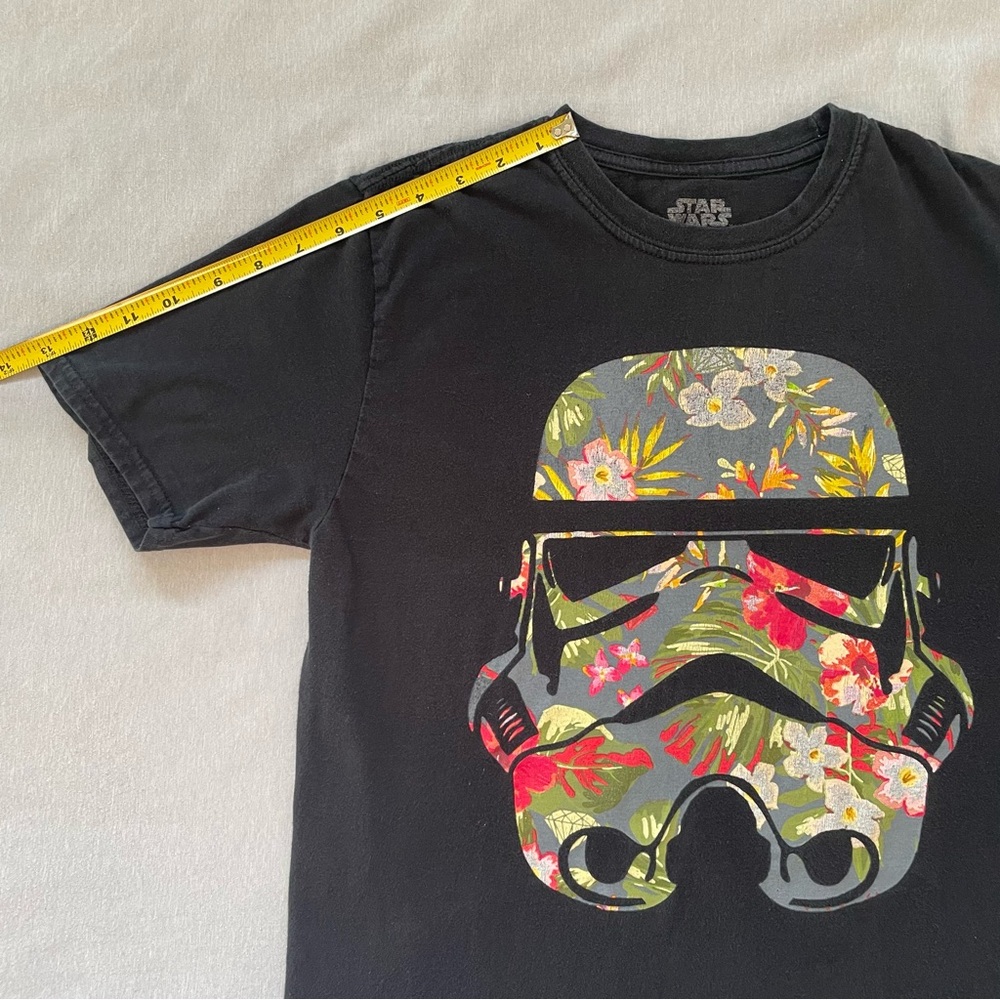 Star Wars Tropical Stormtrooper Floral Print Short Sleeve T-Shirt Medium - Picture 6 of 9